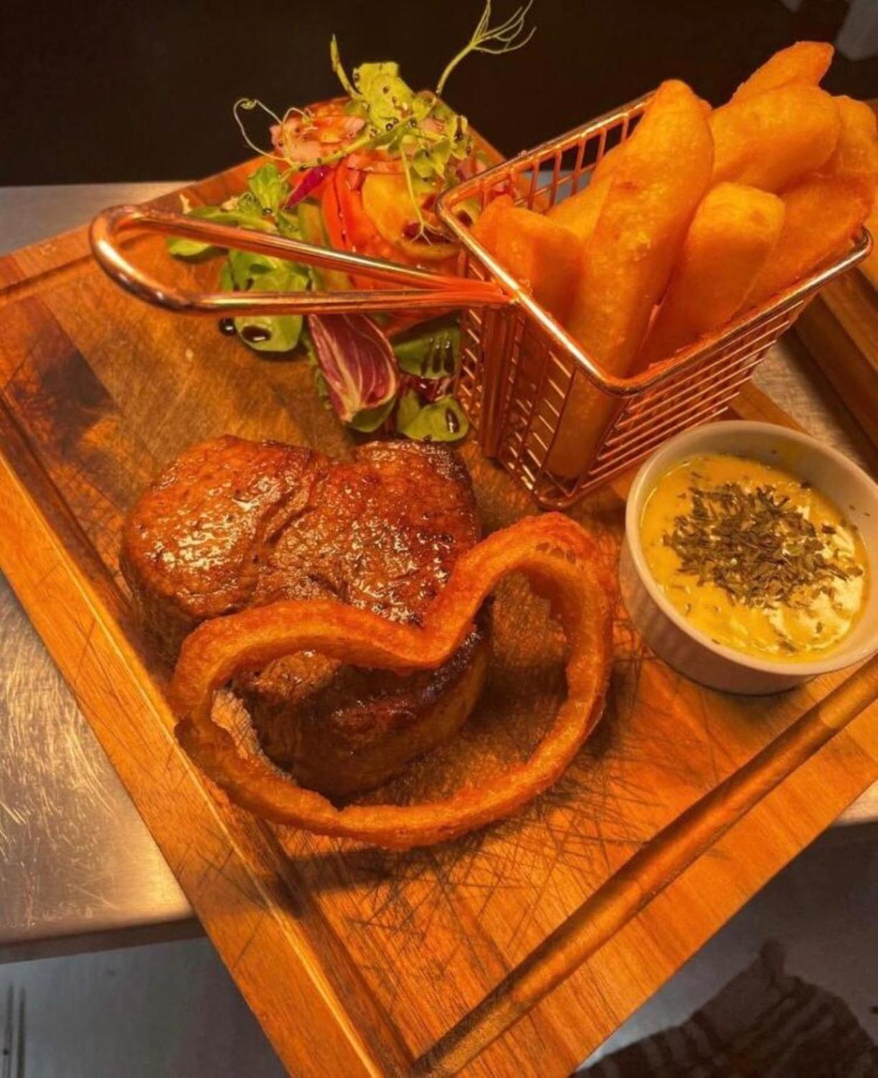 The Manor Inn Pub And Steakhouse, Fridaythorpe, Driffield York Exteriér fotografie